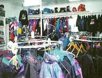 Le département de vêtements Contant, à une autre époque