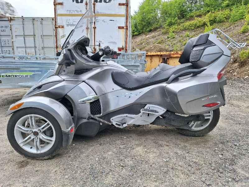 2011 Can-Am Spyder RT SM5 — photo 2