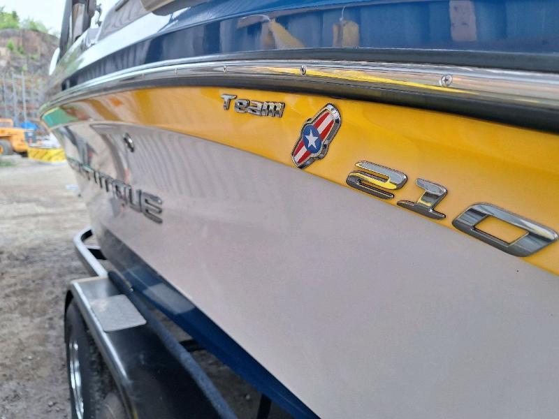 2011 Correct Craft Super Air Nautique Team 210 — photo 5