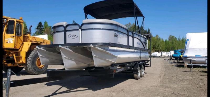 2021 Manitou (Triton) OASIS 23 avec MERCURY 150