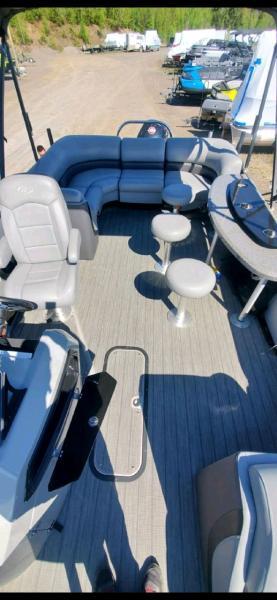 2021 Manitou (Triton) OASIS 23 avec MERCURY 150 — photo 3