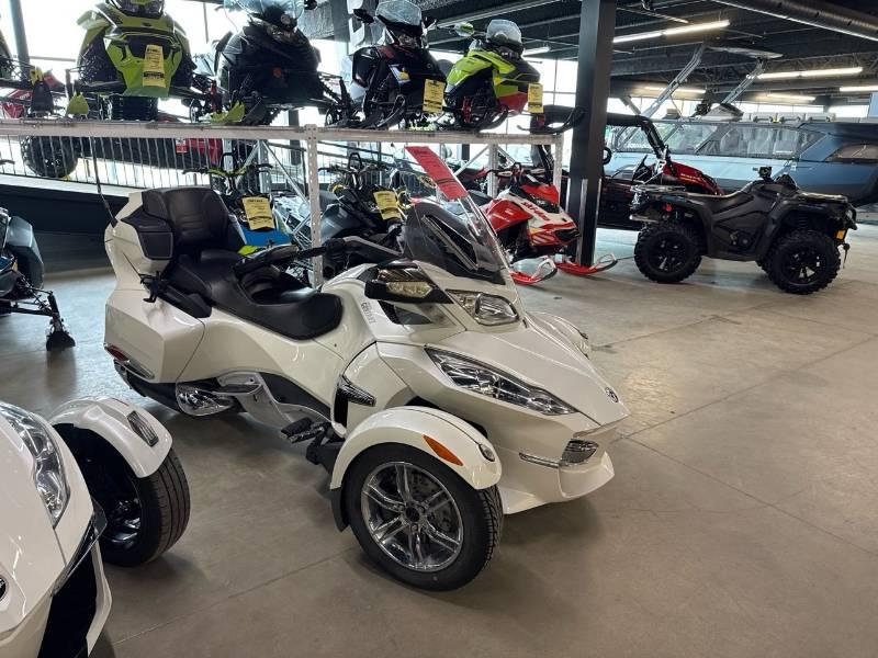 2012 Can-Am Spyder RT Limited (SE5) — photo 3