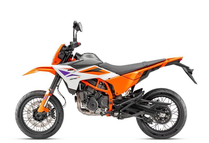 2026 KTM 390 SMC R — photo 3