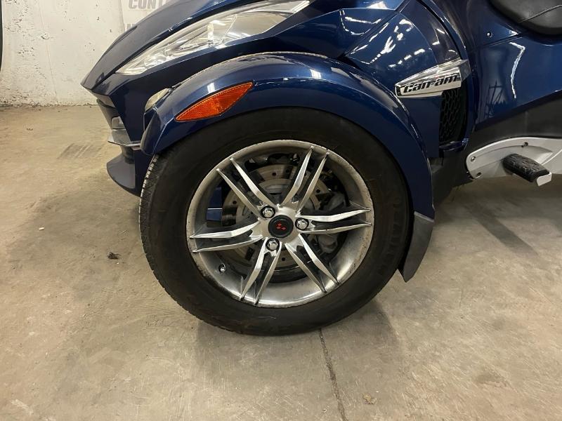 2011 Can-Am Spyder RT-S (SE5) — photo 3