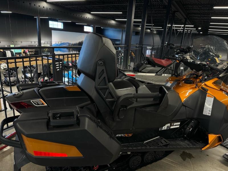 2017 Ski-Doo Grand Touring SE 900 ACE — photo 8
