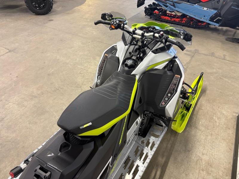 2018 Ski-Doo Renegade X-RS 850 E-TEC E.S — photo 3