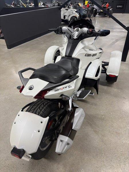 2014 Can-Am Spyder ST — photo 3