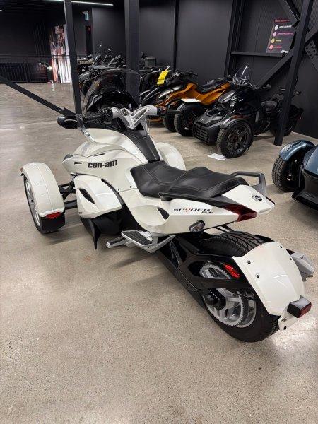2014 Can-Am Spyder ST — photo 4