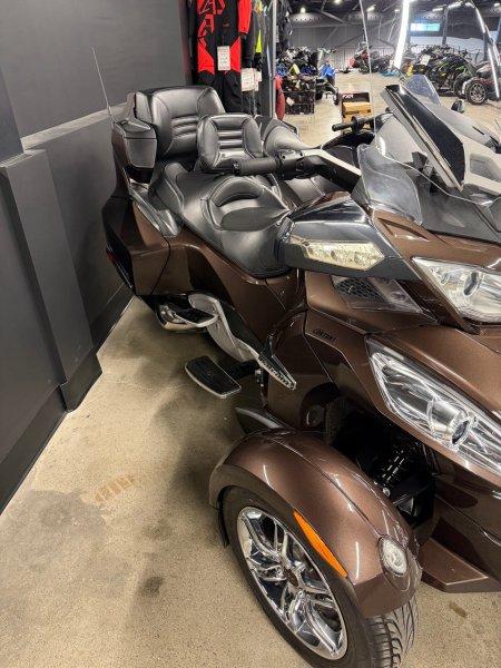 2012 Can-Am Spyder RT — photo 2