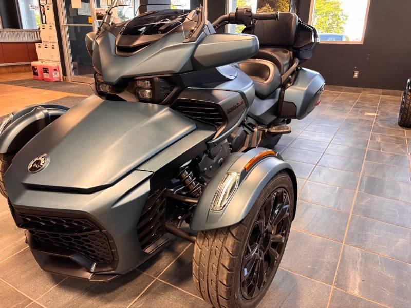2025 Can-Am Spyder F3 Limited (SE6) — photo 3