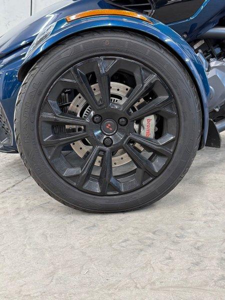 2024 Can-Am Spyder F3-T — photo 2