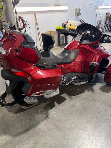 2015 Can-Am SPYDER RT LTD ROUGE SE6 — photo 2