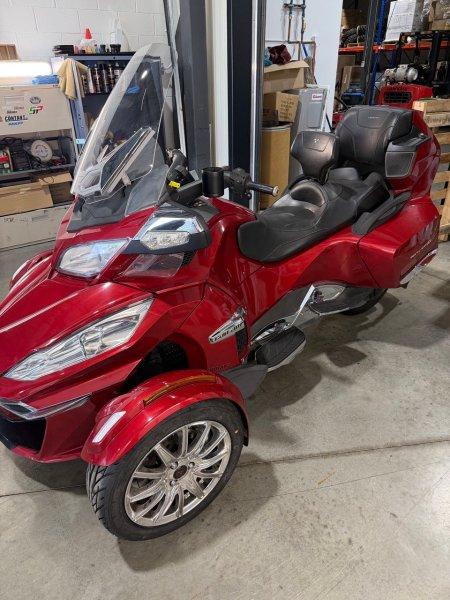 2015 Can-Am SPYDER RT LTD ROUGE SE6 — photo 3