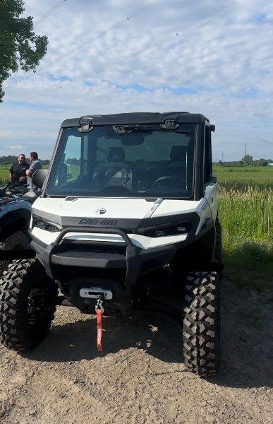 2026 Can-Am Defender MAX LIMITED CAB HD11